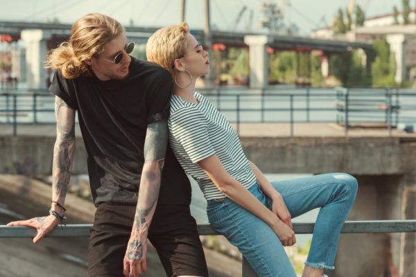 С чем носить джинсы-морковки