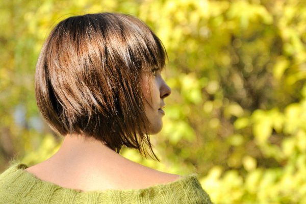 Парикмахер с 20-летним стажем работы показывает, после какой стрижки дамы излучают уверенность