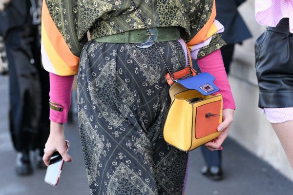 Устаревшие сумки, которые можно раздать бедным родственницам