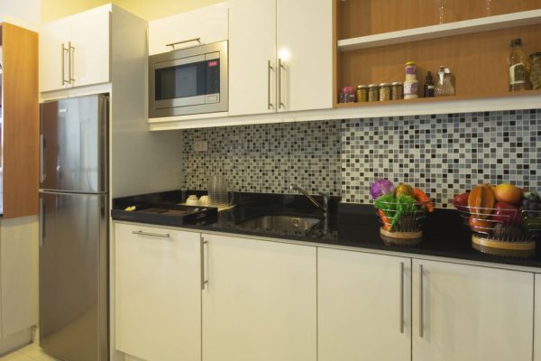 Дизайнер подал руку помощи и помог выиграть на покупке кухни половину зарплаты