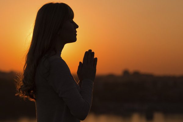 Какая молитва помогает наладить отношения между супругами