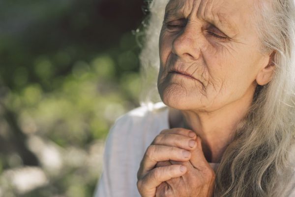 Молитвы, которые помогут во времена жизненных трудностей и испытаний, повторяю из раза в раз