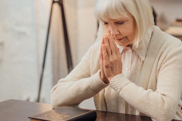 Какую молитву нужно читать в день Петра и Павла