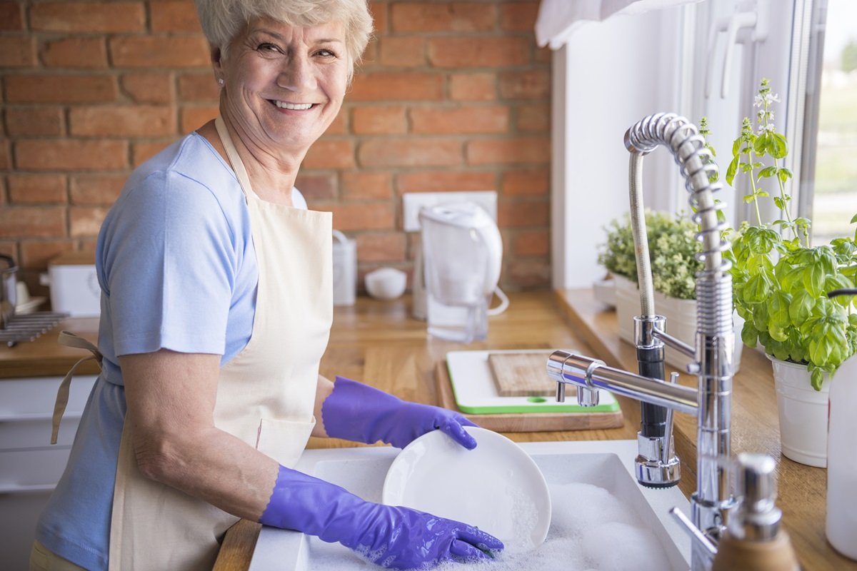 где найти домработницу