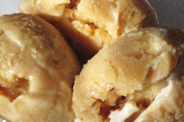 Этот рецепт медового мороженого заставит тебя забыть о магазинных десертах, настоящий вкус лета