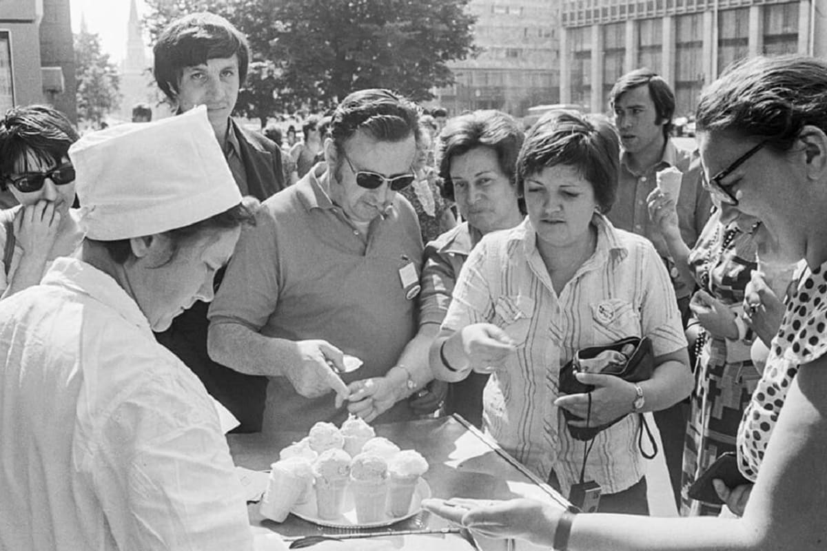 Почему все жители СССР тоскуют по советскому мороженому и было ли оно таким прекрасным на самом деле