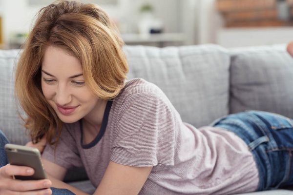 Изо дня в день я приходил домой и видел жену, которая валялась на диване с телефоном, однажды мне это надоело