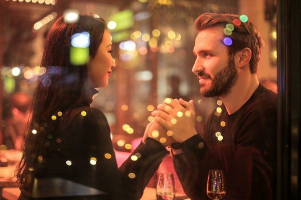 Супруг осознал, что жена скоро улетит на небеса, потому начал изменять, не скрываясь