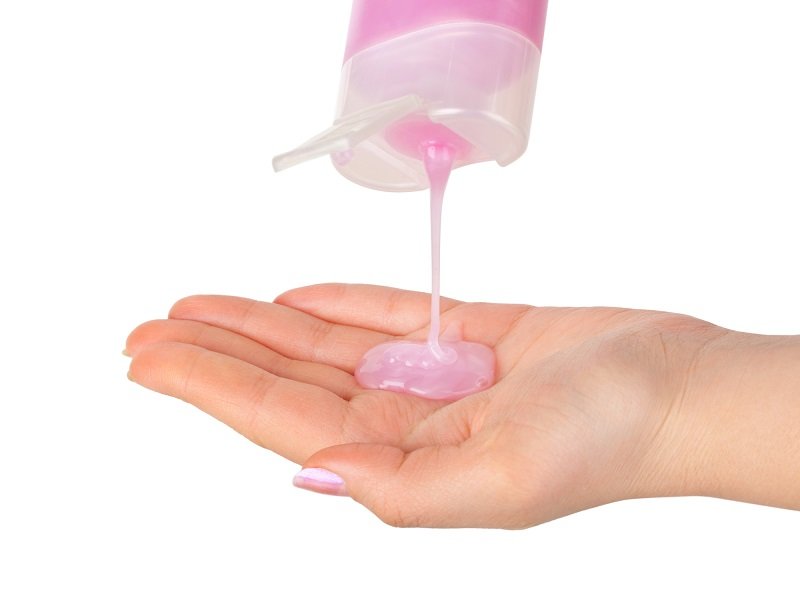 мыть голову