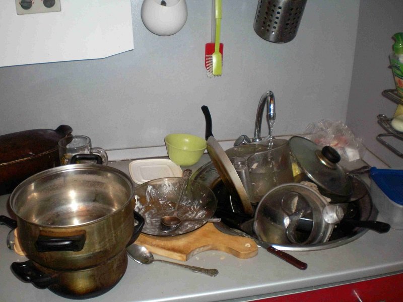 мыть посуду гости