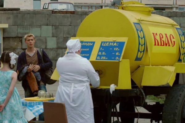 Когда в СССР начали продавать квас на разлив из больших желтых бочек, граждане были без ума от него