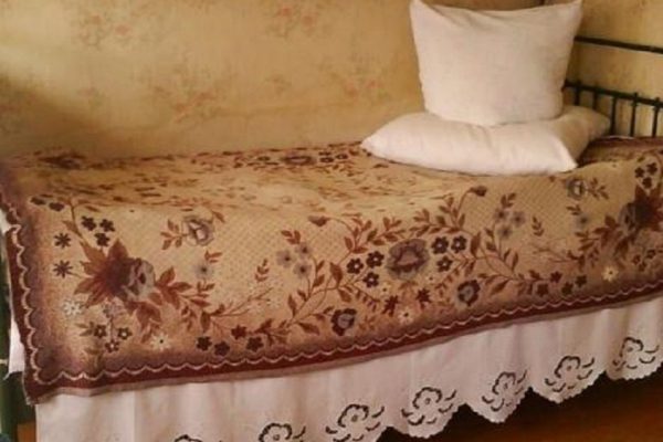 Можно ли спать на кровати или диване умершего родственника? Ведь покойник…