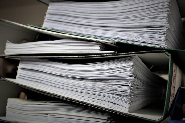 Мужчина отчаялся, пытаясь усыновить ребенка почившего брата, но ангел помог справиться с бумажной волокитой