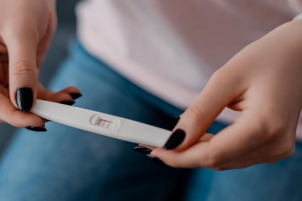 Жена прибежала в комнату, сияя от счастья, а я лишь предчувствовал что-то неладное