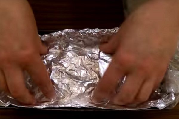 Кухмистерша поместила сверху на блюдо фольгу, на фольгу — 1 кг крупы… Шедевр!