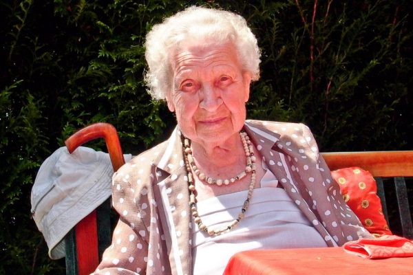 poprtrait of old elegant lady