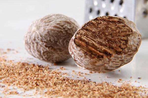 Мускатный орех помог наладить пищеварение, убрать хруст в костях, избавил от мигрени! Не зря предки называли его «царским бобом»…