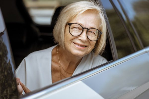 Свекровь приезжает в гости на такси и жалобно просит у супруга финансовой помощи