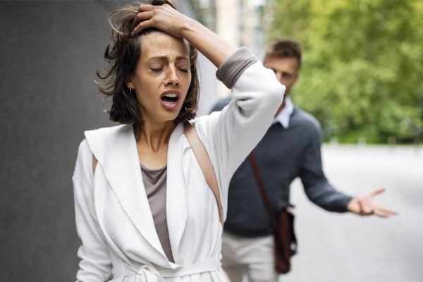 Утомленный бытом муж требует развод, а я страшно боюсь одиночества