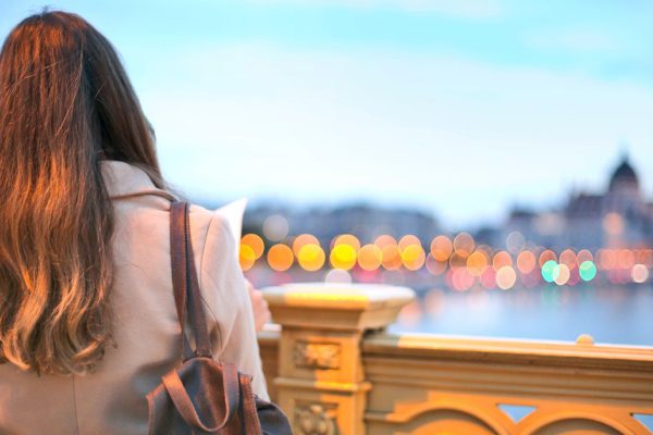 Торопливо прощалась с подругой, но внезапно заметила футболку с потертым Суперменом, в которой муж ушел утром из дому