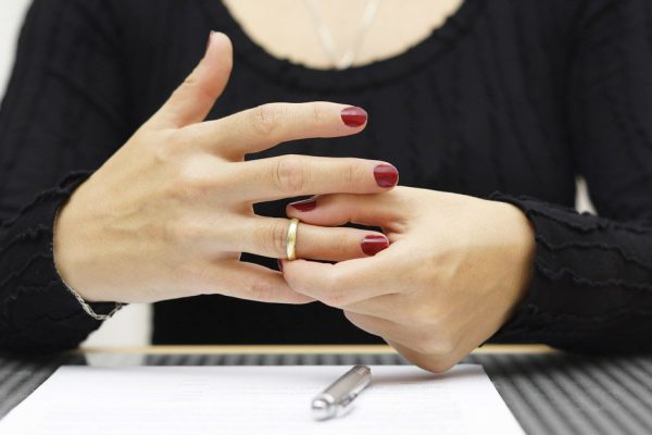 Бабушка мужа согласилась переписать на него квартиру, но только при условии, что он со мной разведется, такого я не ожидала