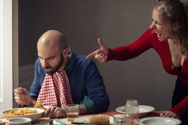 Хотела развестись с мужем из-за измены, но родители вмешались и запретили