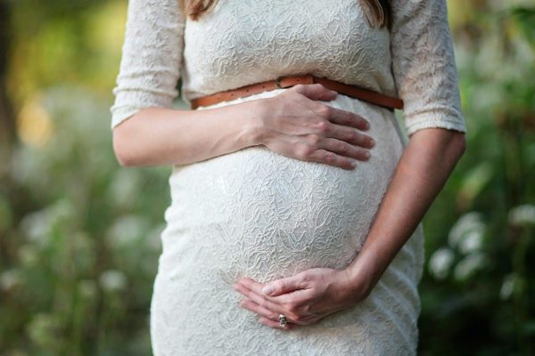 Муж кошмарно себя ведет всю мою беременность, лежу на сохранении 11 дней, родственники супруга даже не зашли проведать