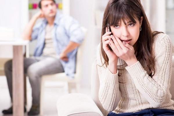 Мне позвонила 25-летняя сирота и сообщила, что гражданский муж бегает за ней