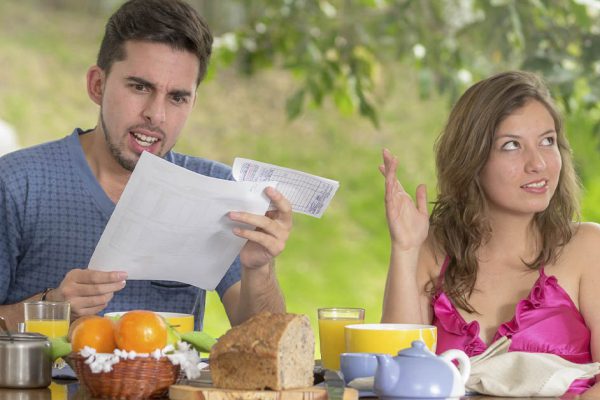 Мужчина дает деньги только на то, что сам считает нужным для меня