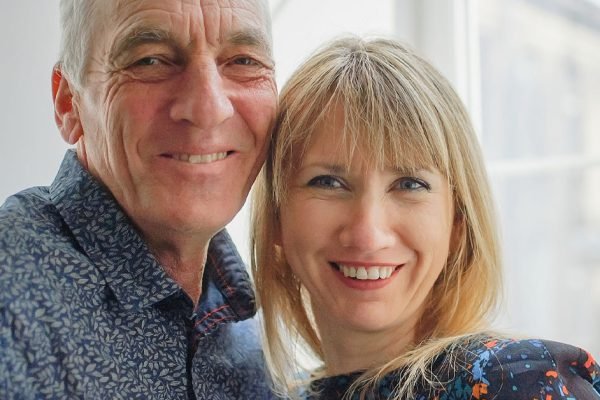 Всегда было любопытно, почему девушки любят мужчин старше себя, исследования показали причину