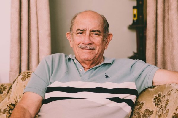 Мы с мужем решили не отдавать своих пап и их пенсии никому, живем все в одной квартире, абсолютно счастливы