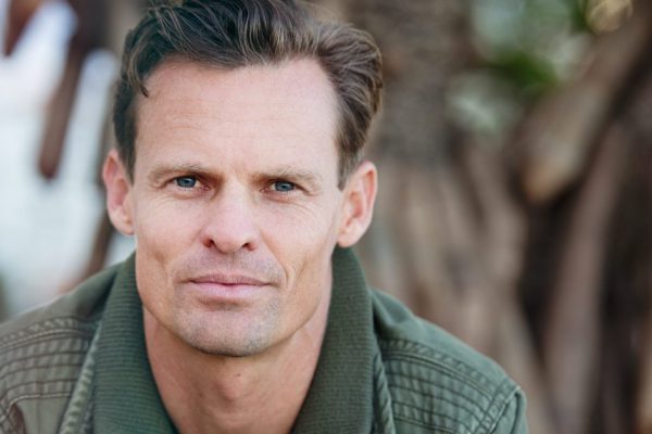 За подругой ухлестывали только нищие кавалеры, принял решение ее спасать