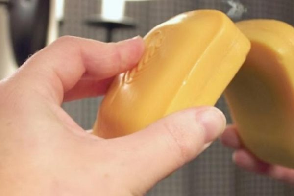 Это произойдет, если намазать мылом зеркало. Я оценил по достоинству хитрый прием!