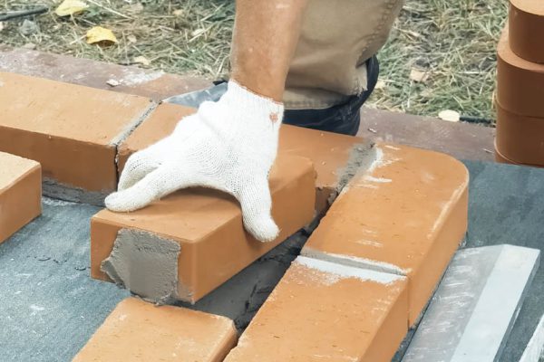 Получаю мизерную зарплату, но не сдаюсь и продолжаю строить дом