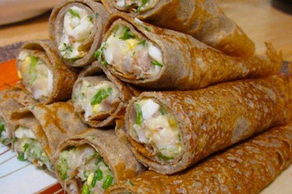 Главное в блинчиках — это начинка! 11 самых аппетитных вариантов.