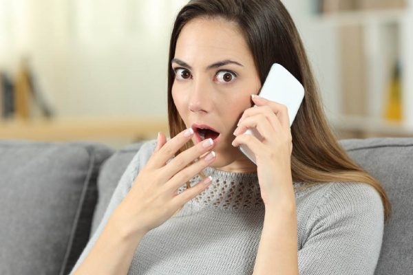 Два года я исправно высылала деньги домой, брат их получал и относил родителям, но после недавнего звонка отца я узнала ужасную правду