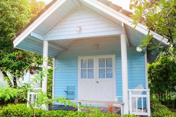 Когда сестра потеряла мужа, я предложила им с сыном пожить у меня на даче, я же не думала, что всё будет так