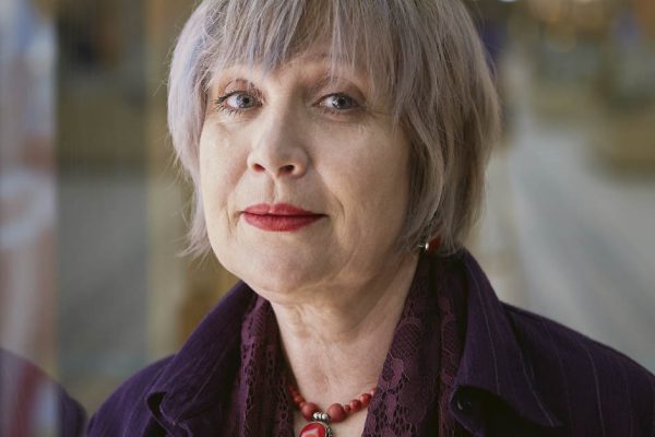 На прошлой неделе написала завещание, всё имущество оставлю младшему сыну, но детям ничего говорить не буду, потом сами узнают