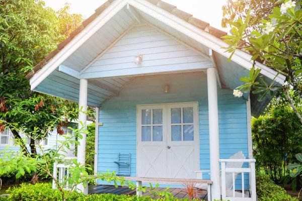 Мама улетела на небеса, оставив нам с сестрой дом в наследство, посмотрев на него, я приняла решение