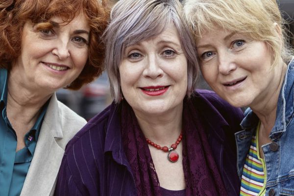 Бабушка созвала полный дом гостей на 70-летие, рассказываю ее золотые правила дружбы