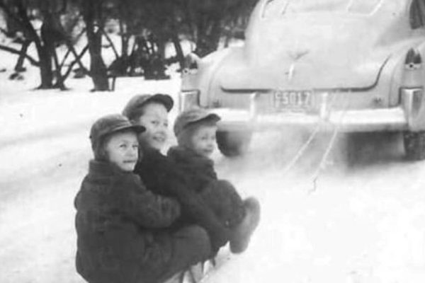 Сентиментальная ностальгия по детским забавам на снегу, чтобы перенестись в то время, когда было меньше страха и больше веселья