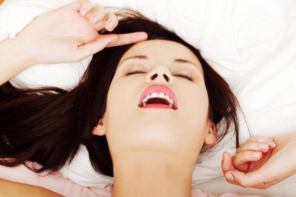 Более 53 % женщин регулярно имитируют оргазм во время секса! Узнай, как распознать обманщицу…