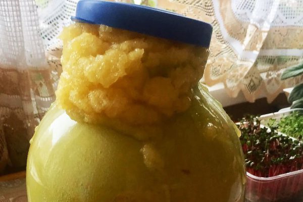 Что делать с мёдом, который забродил и норовит сбежать из банки, можно ли его еще использовать