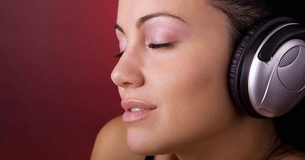 Сколько можно носить наушники, чтобы не оглохнуть. Всем меломанам на заметку…