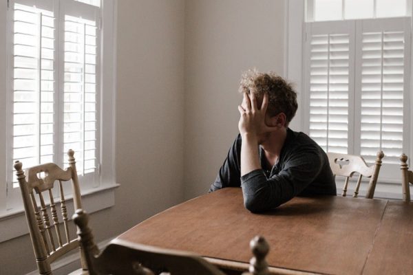 Если человек поселился в твоей голове и болит душа, нужно оборвать энергетическую связь, есть проверенный метод