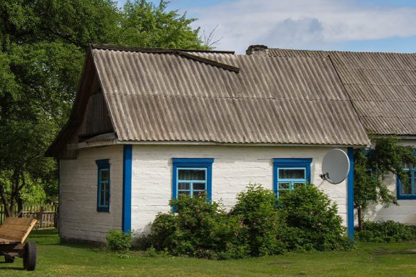 Когда приезжаю в родное село, дом матери обхожу десятой дорогой, соседи шушукаются, но я в своей правоте уверена