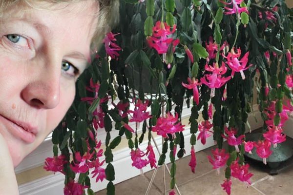 Родная сестра добавила меня в черный список, не открывает дверь, когда прихожу, а всё из-за того, что родители решили купить мне квартиру