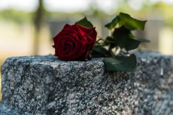 Дети не нашли времени, чтобы проводить в последний путь свою почившую мать, но на оглашение завещания пришли первыми