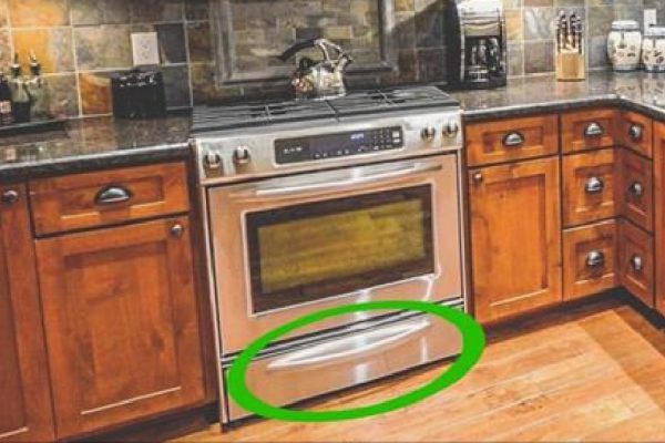 10 предметов, о подлинной функции которых ты не догадываешься! Оказывается, что ящик под духовкой вовсе не для сковородок.