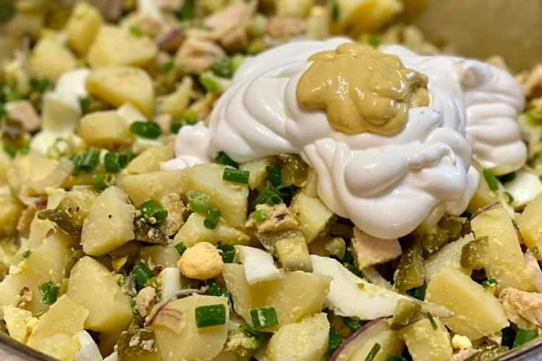 Немецкий салат, который можно есть и к гарниру, и вместо него